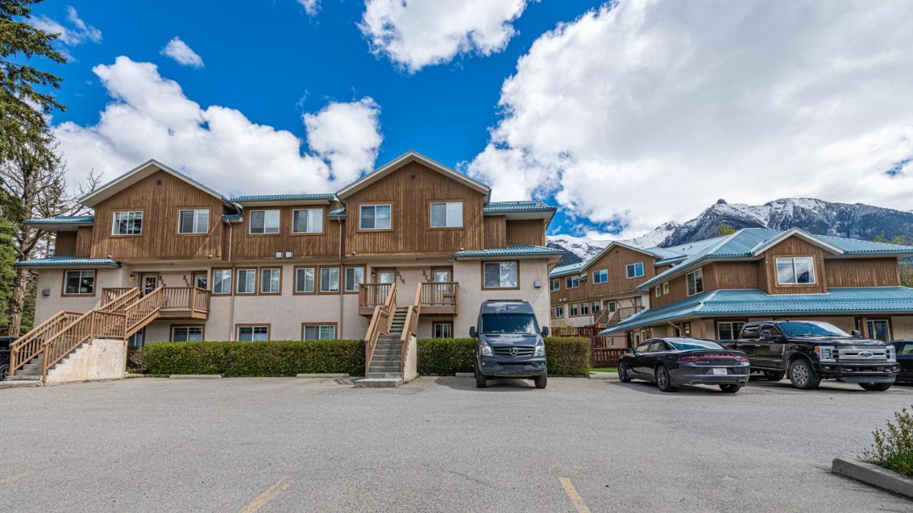 Solara Mountain Retreat - Pool - Hot Tub - Spa - Gym Canmore Exterior photo